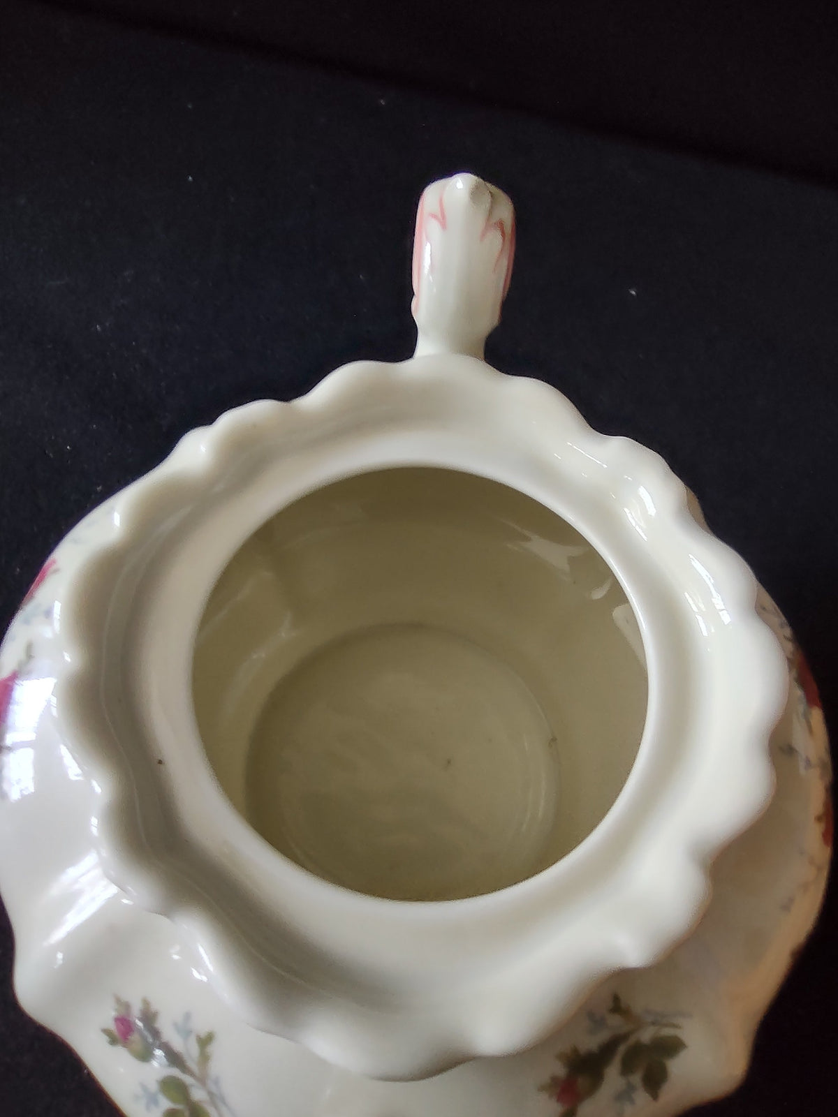 Creamer handle detail
