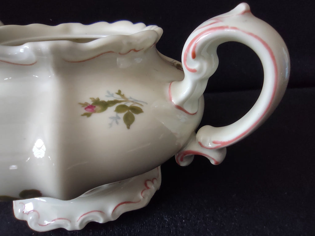 Creamer side detail