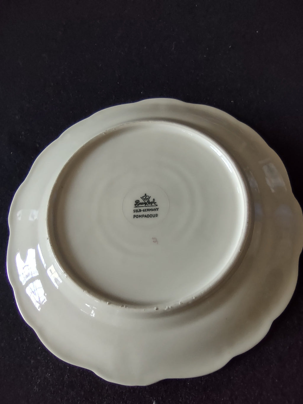 Rosenthal Pompadour plate with ruler showing size