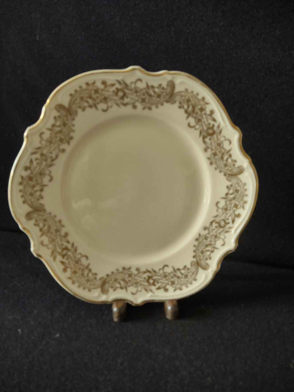 Ridgways plate close-up gold floral scrollwork border