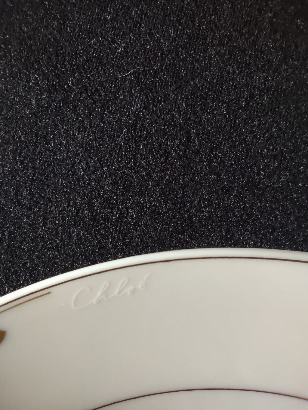 Hutschenreuther Chloe Paris plate - close-up gold dots and scalloped rim