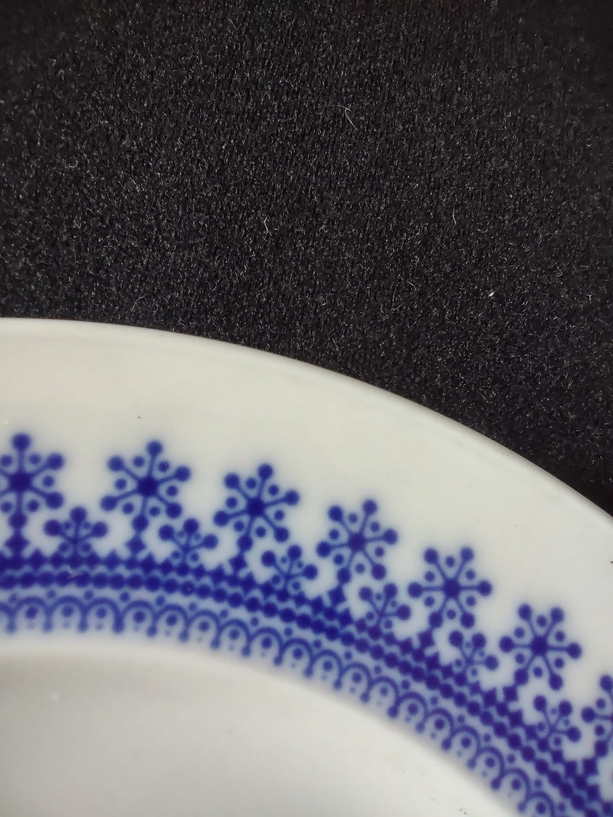 Rosenthal Germany blue lace border plate - size measurement with ruler