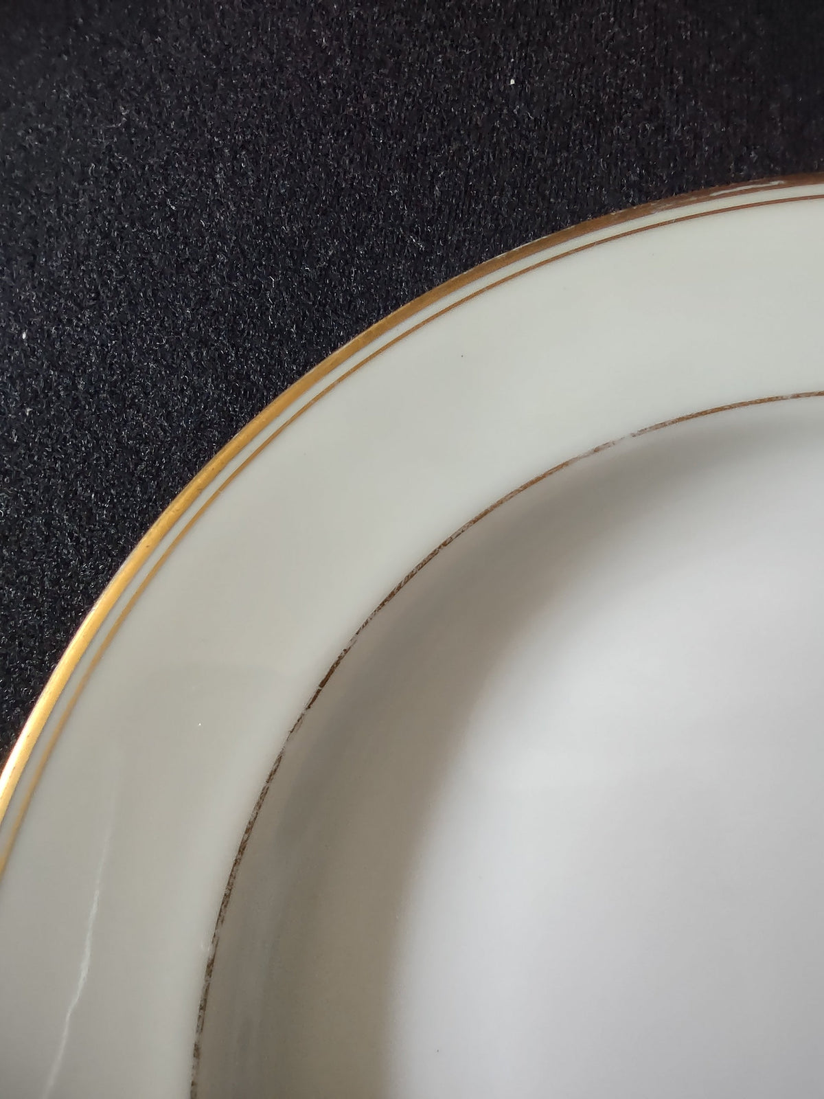 Rosenthal Selb Bavaria gold double line soup bowl - rim gold wear detail close-up