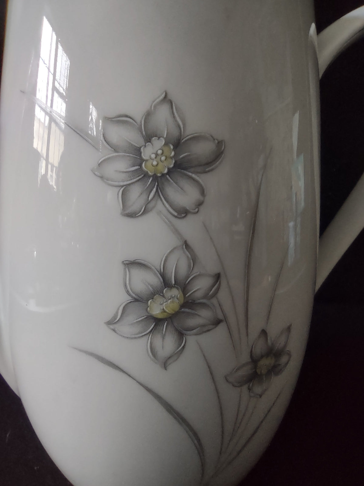 Winterling Bavarian China Silver Narcissus Coffee Pot - spout detail