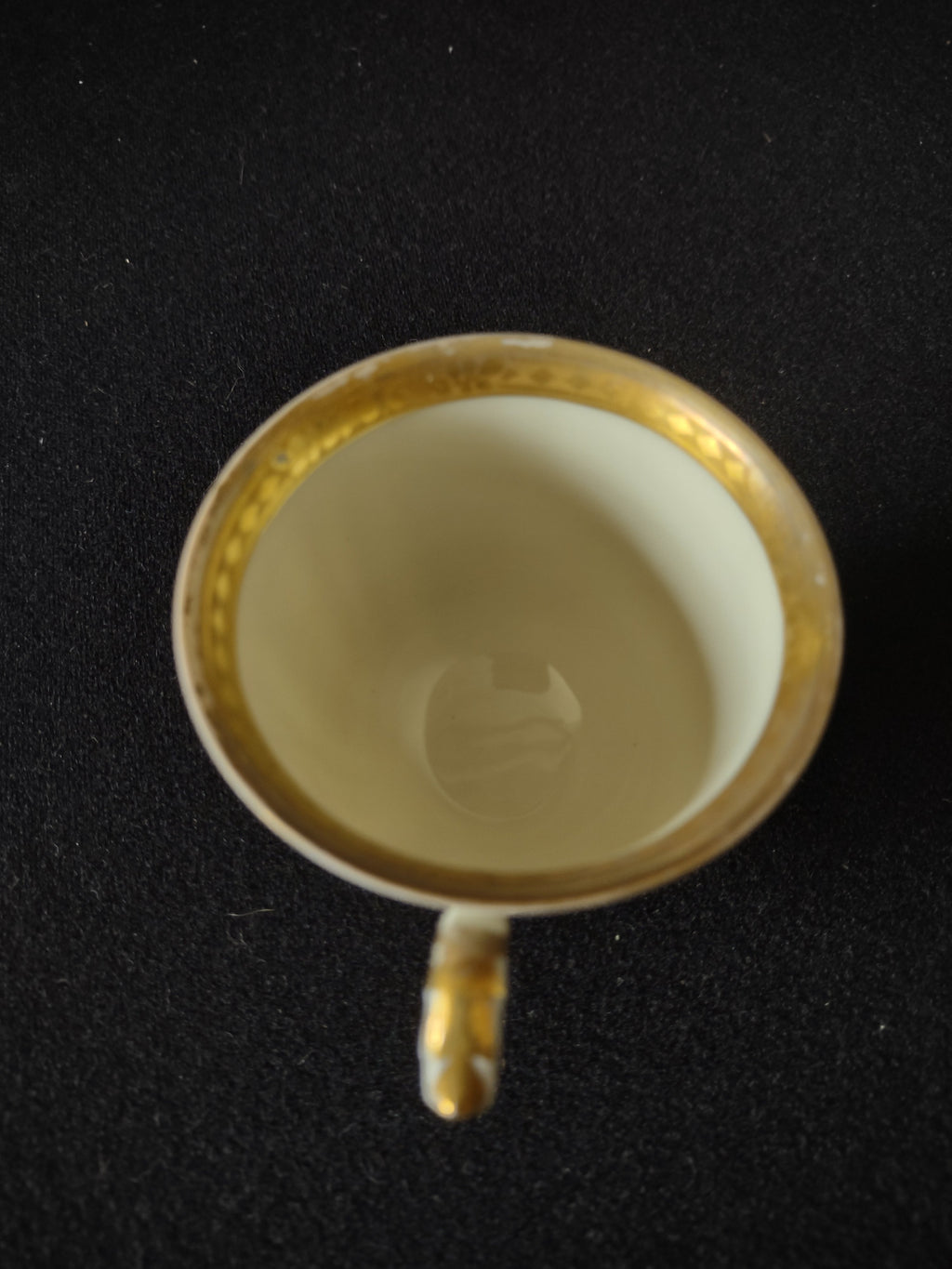 Krautheim Selb Bavaria gold rim teacup - close-up body and handle detail