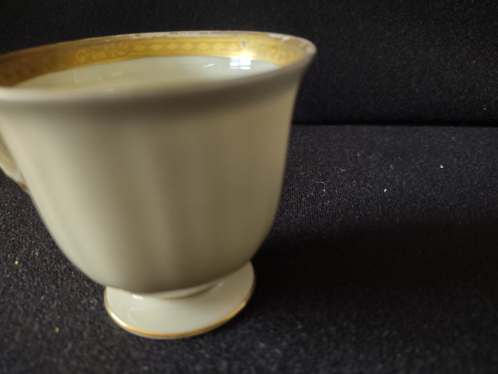Krautheim Selb Bavaria gold rim teacup - base and foot detail