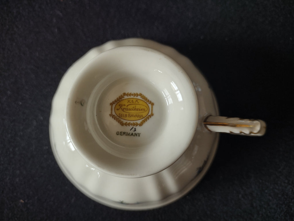 Hutschenreuther Murillo saucer - additional detail view of floral center pattern