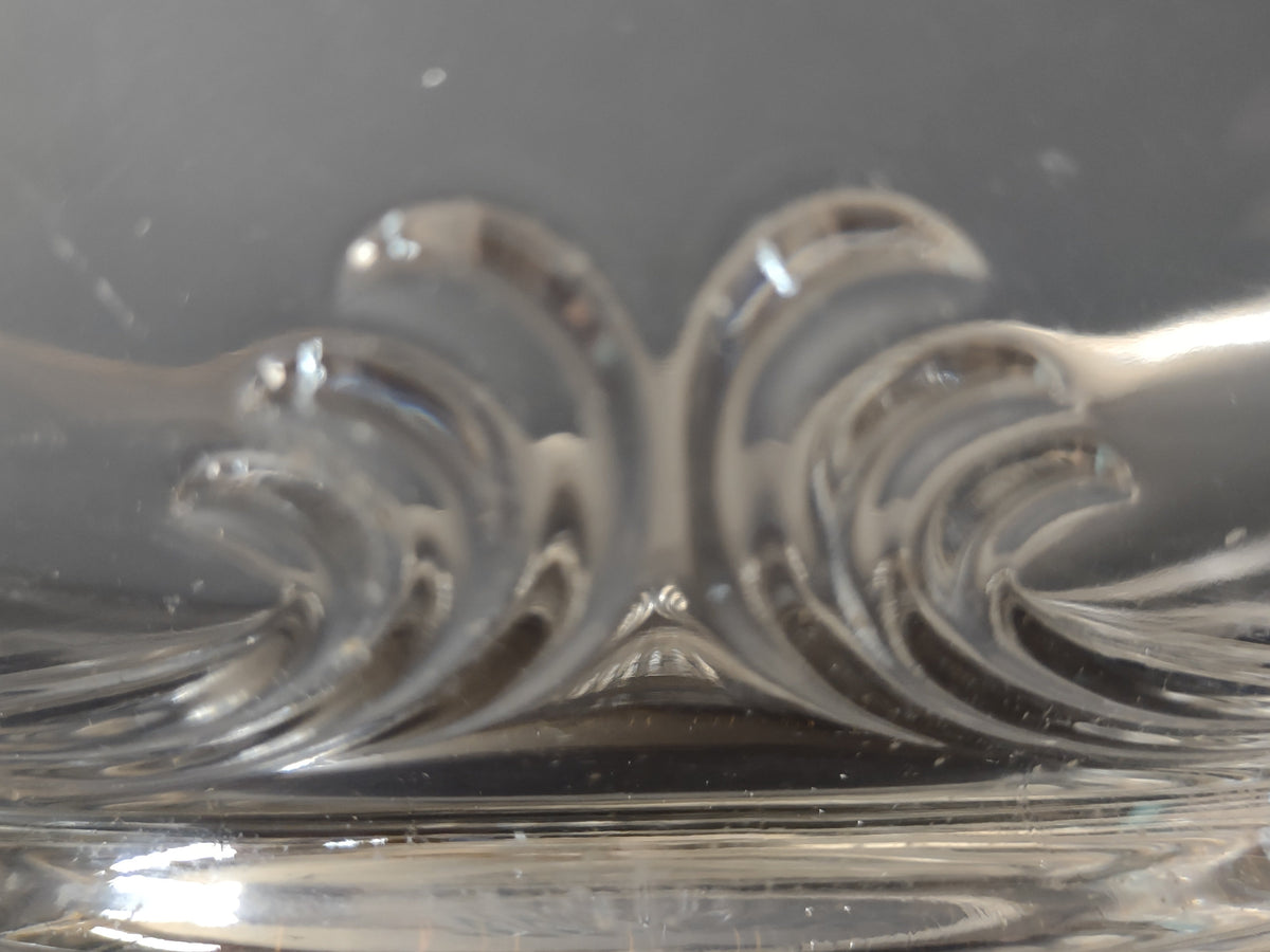 Close-up detail of faceted diamond-cut center tab handle from above