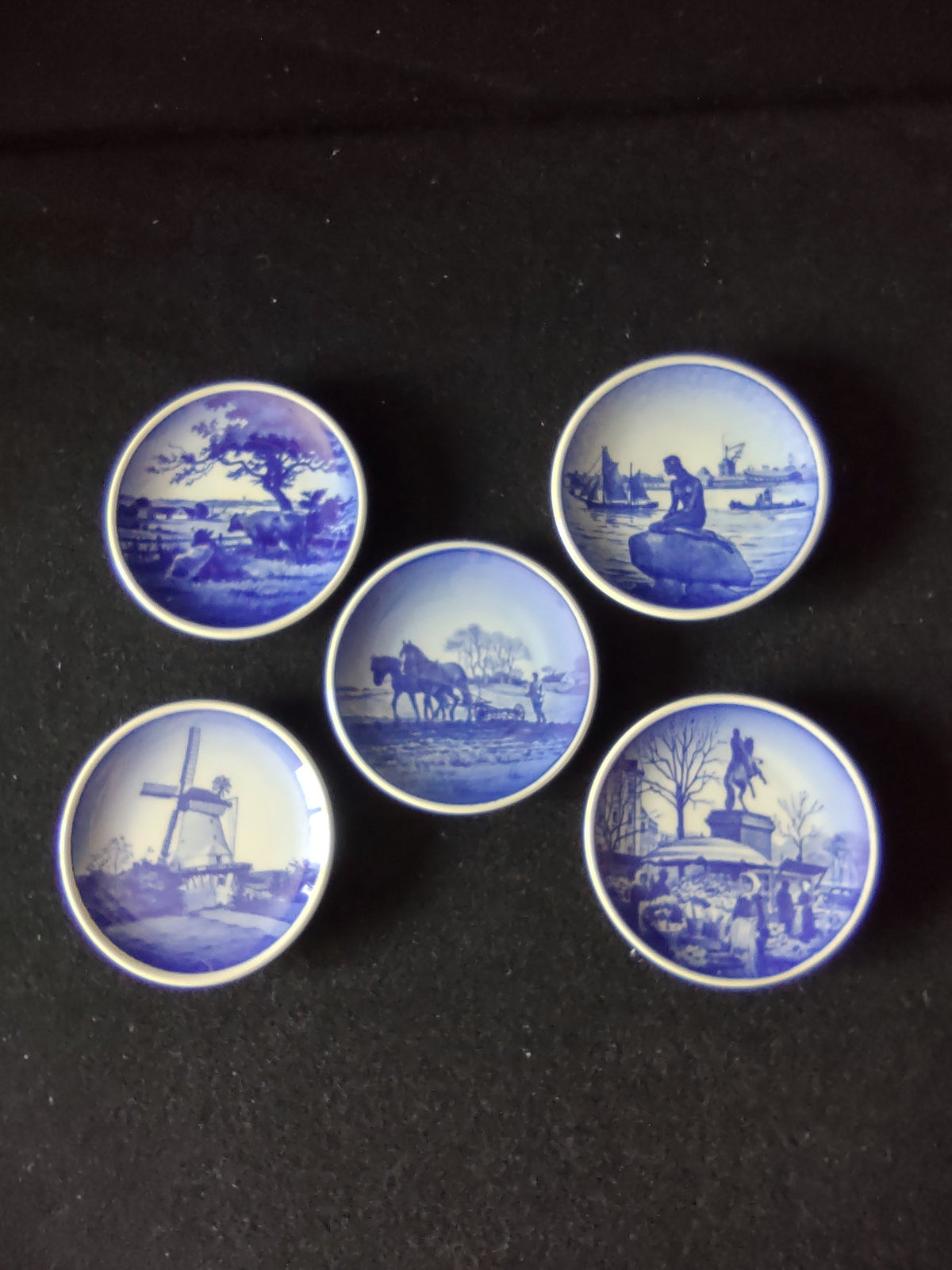 Royal Copenhagen mini plate #47-2010 showing windmill landscape scene in cobalt blue and white