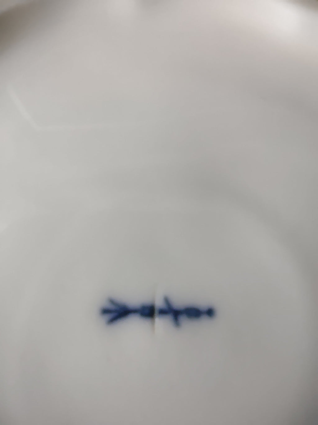 Meissen nappy dish Crossed Swords mark close-up showing underglaze blue double sword mark