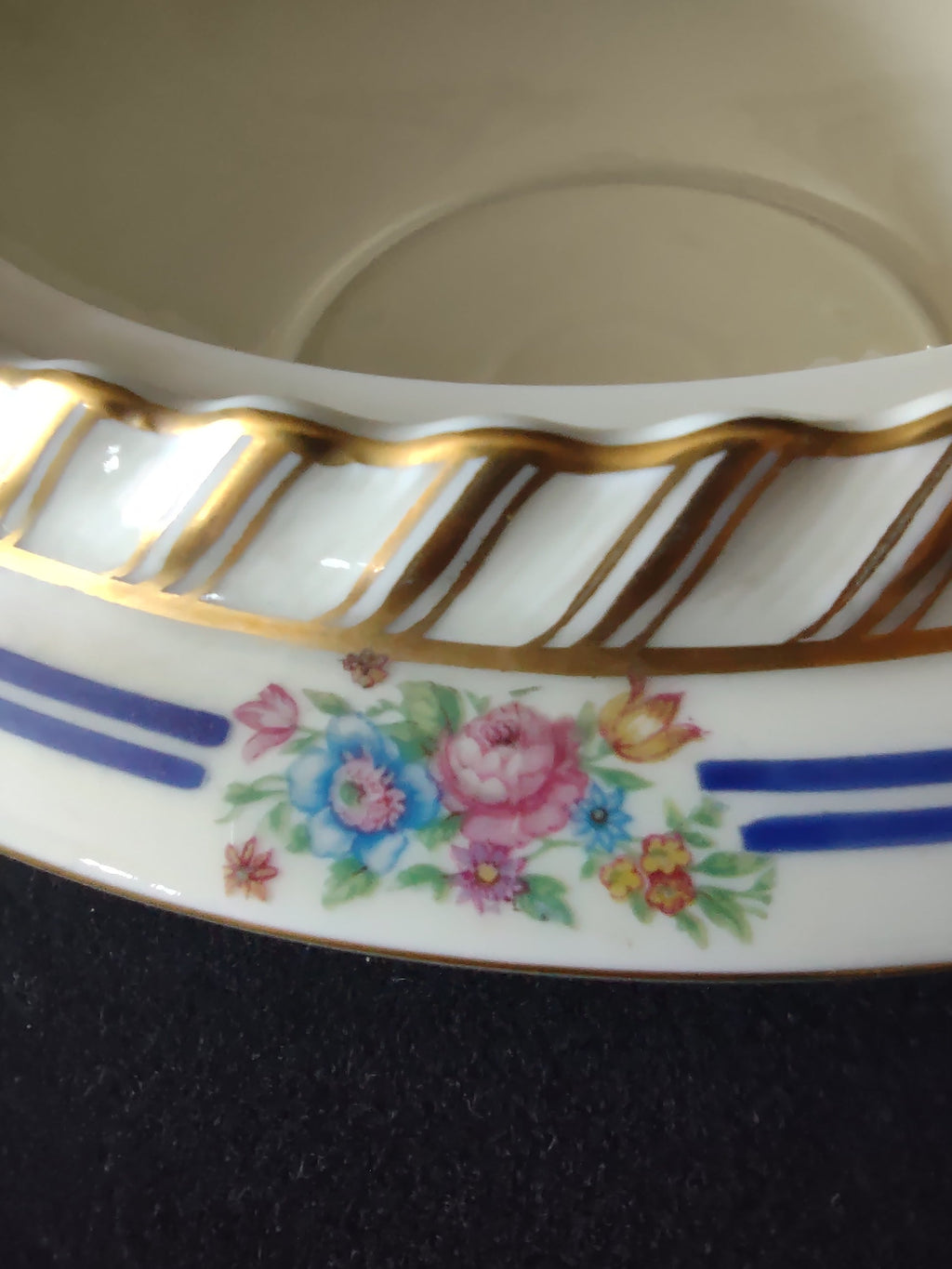 Limoges serving bowl close-up of gilt gold handle with white stripe inlay and double cobalt blue band with rope-twist gilt border