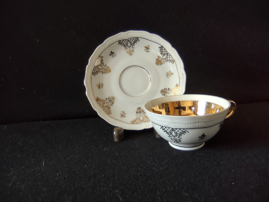 Schumann Bavaria saucer top view with ruler showing approximately 5 inch diameter and black lattice gold fleur-de-lis pattern