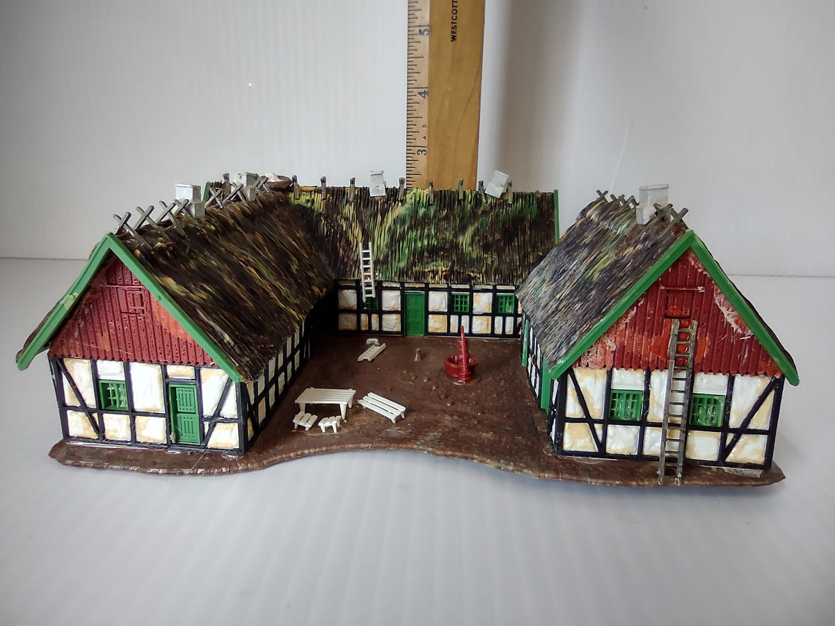 Vintage Heljan HO Scale Farmstead 3-Building Complex Assembled [8002n]