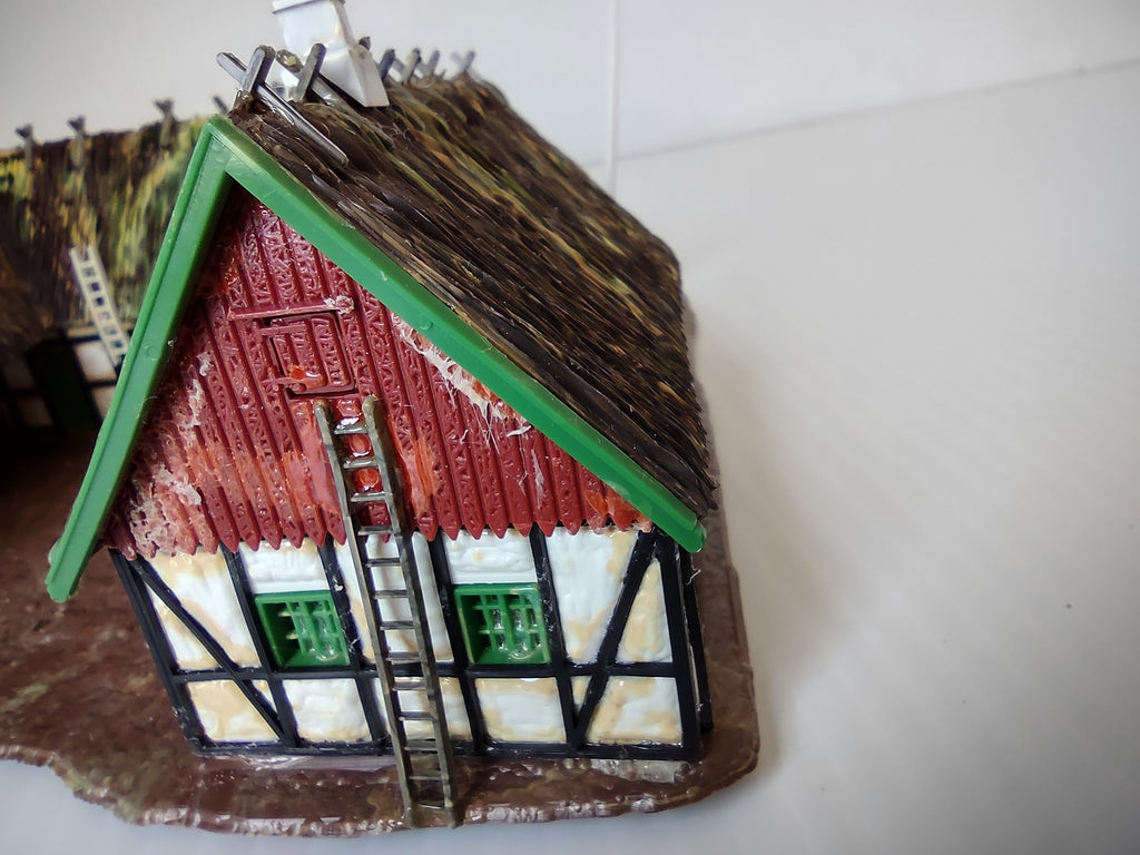 Vintage Heljan HO Scale Farmstead 3-Building Complex Assembled [8002n]