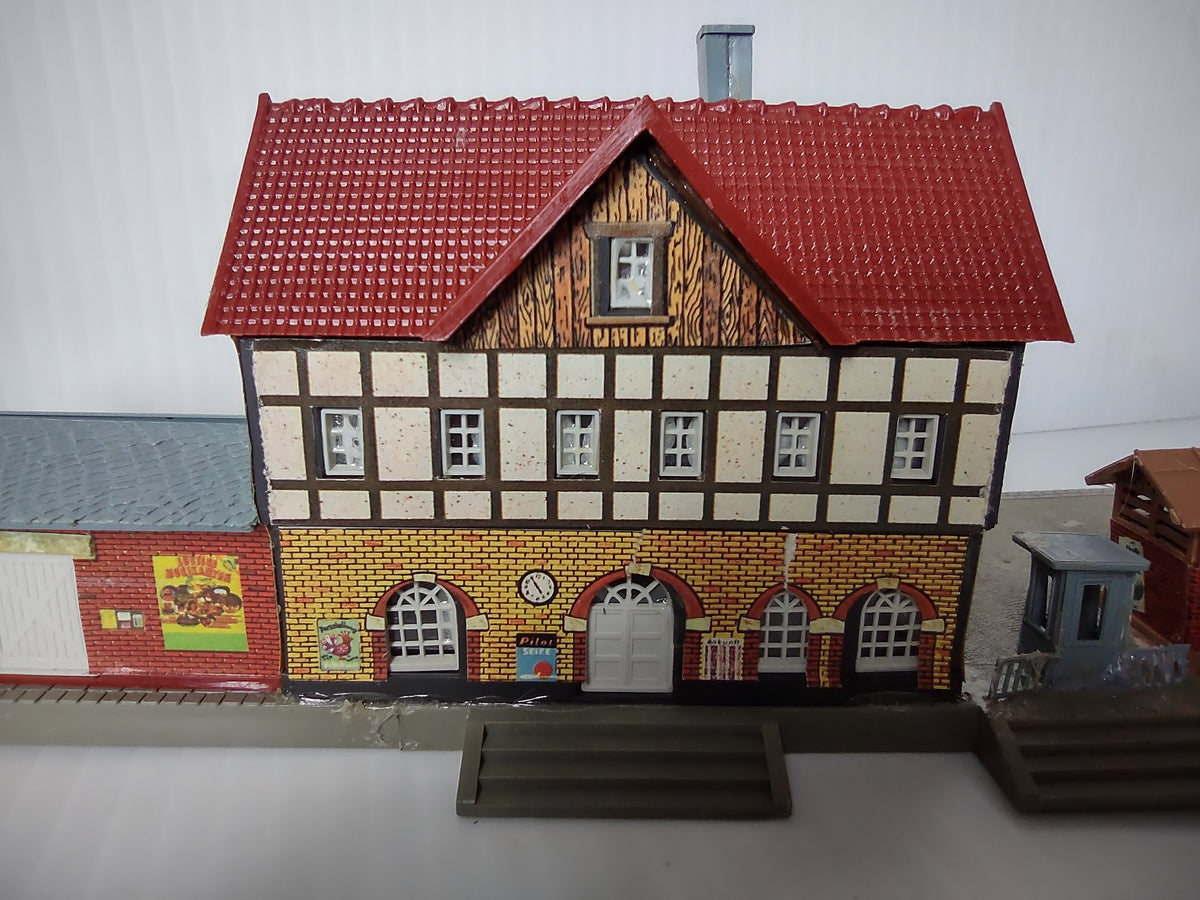 Vintage Faller HO Scale Thatched Cottage & Bahnhof Station Set of 4 [8007n]