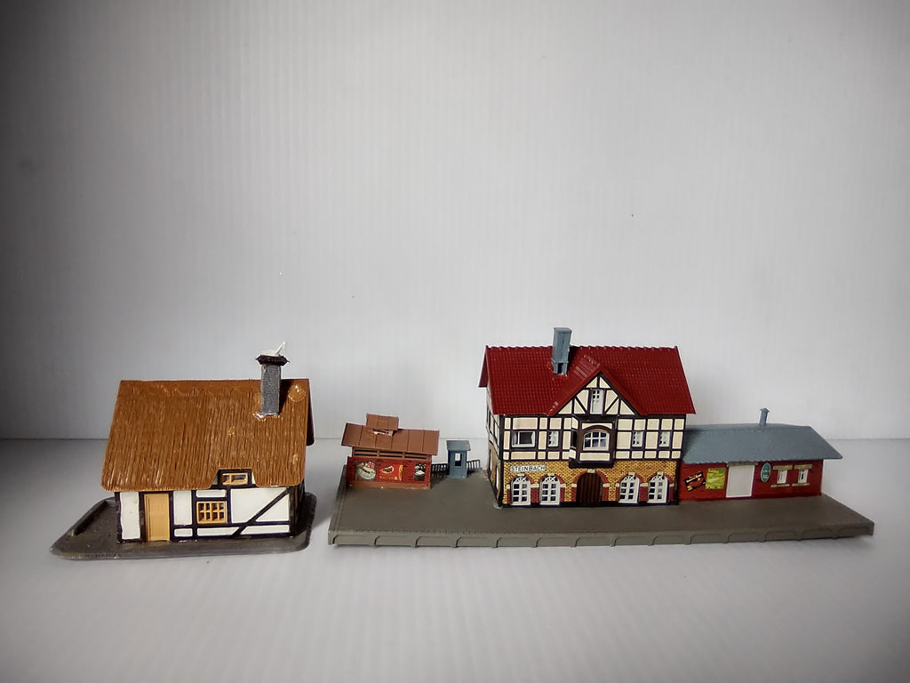 Vintage Faller HO Scale Thatched Cottage & Bahnhof Station Set of 4 [8007n]