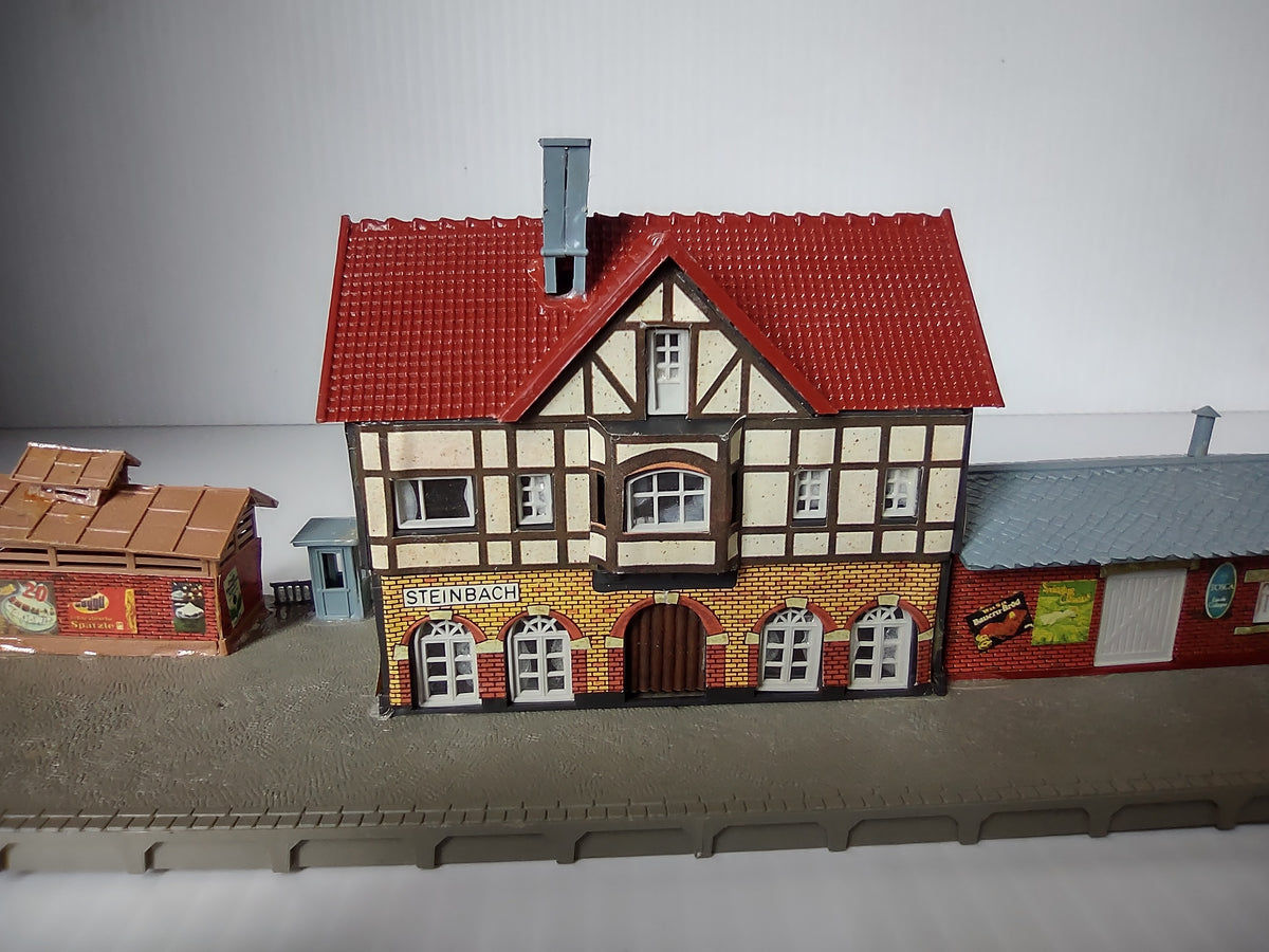 Vintage Faller HO Scale Thatched Cottage & Bahnhof Station Set of 4 [8007n]