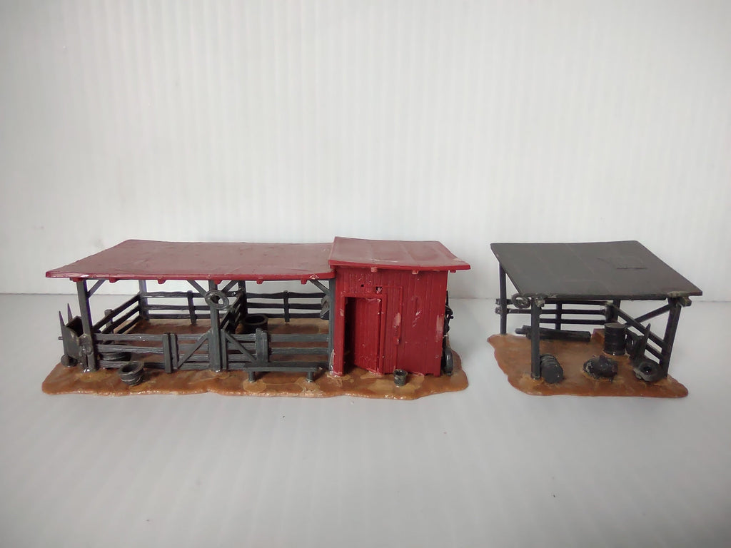 Revell HO scale Western ranch cattle pens and loading shed set of 2 overview