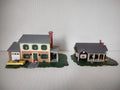 Bachmann HO scale two story house and New England ranch house set of 2 overview
