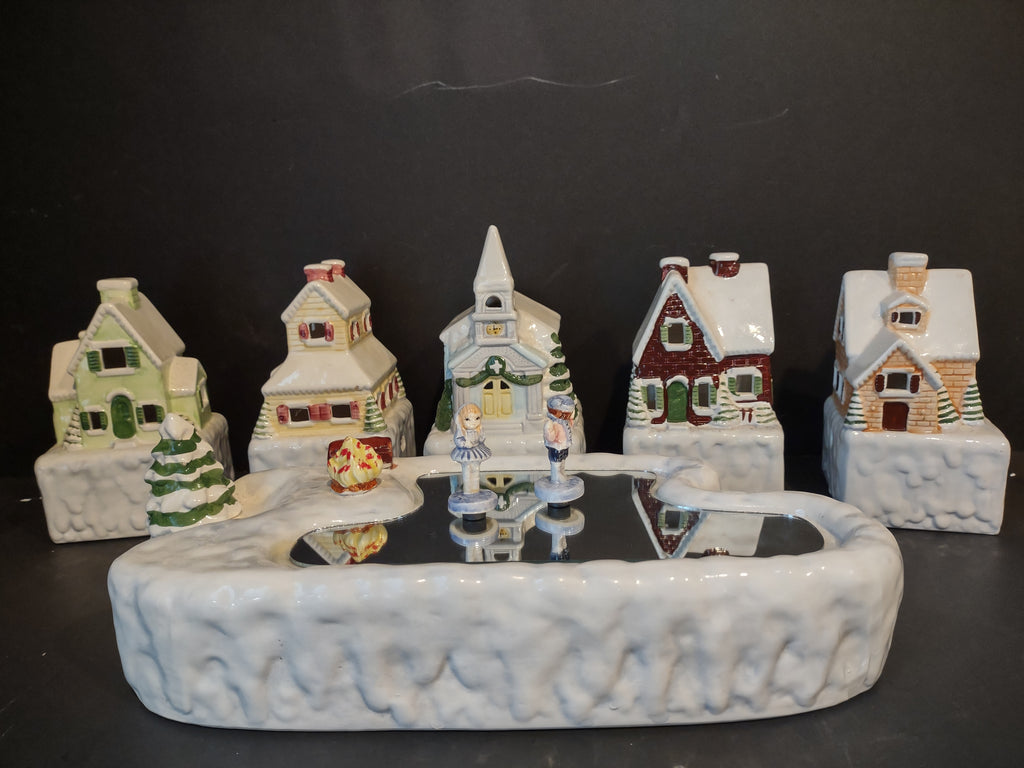 Vintage House of Lloyd Winter Wonderland Musical Ceramic Village Set [8043n]