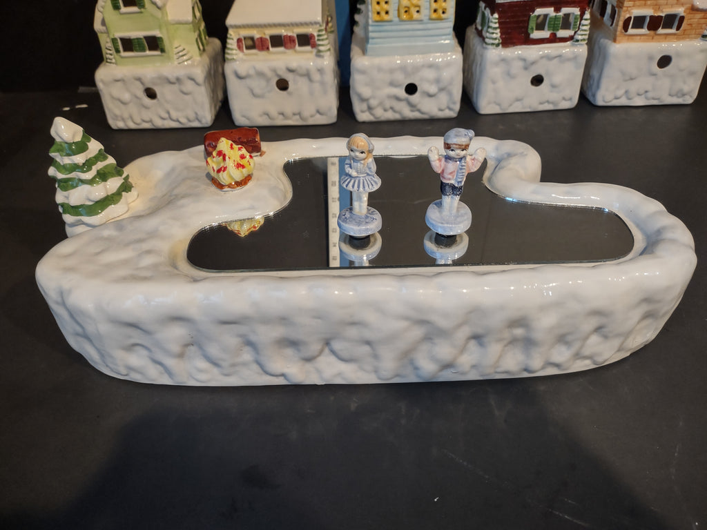 Vintage House of Lloyd Winter Wonderland Musical Ceramic Village Set [8043n]