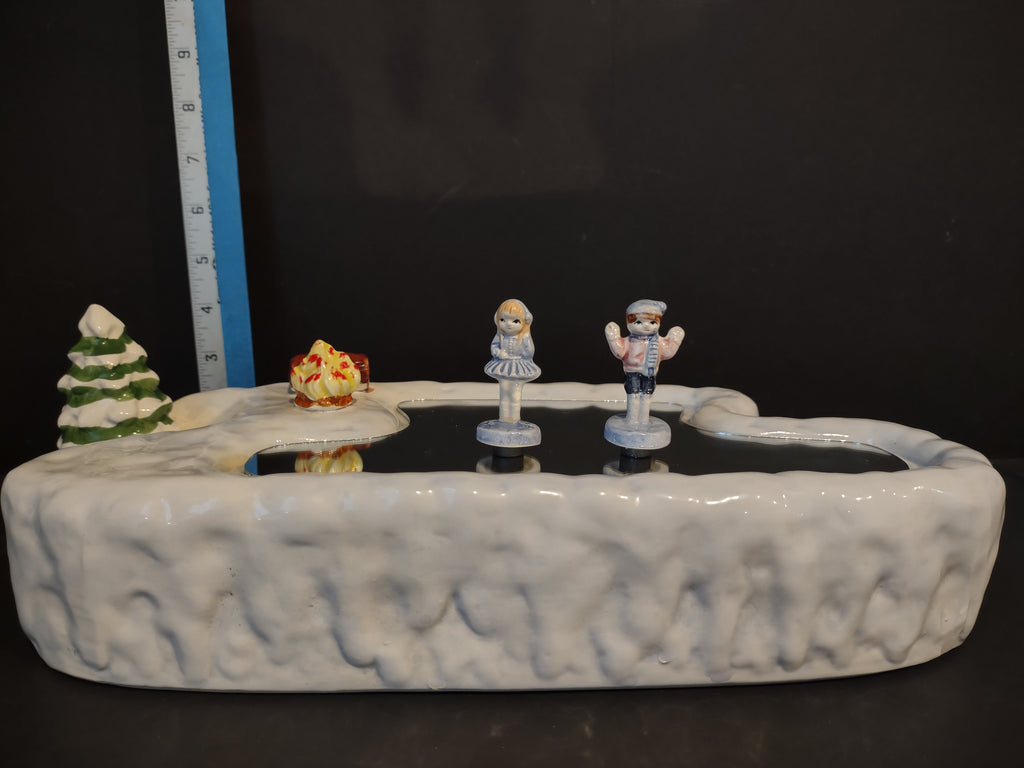 Vintage House of Lloyd Winter Wonderland Musical Ceramic Village Set [8043n]