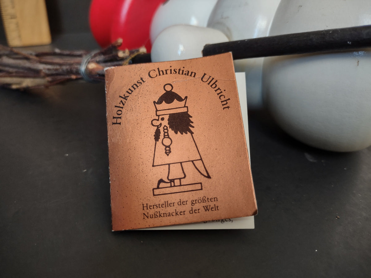 Holzkunst Christian Ulbricht original hang tag reading Hersteller der groessten Nussknacker der Welt