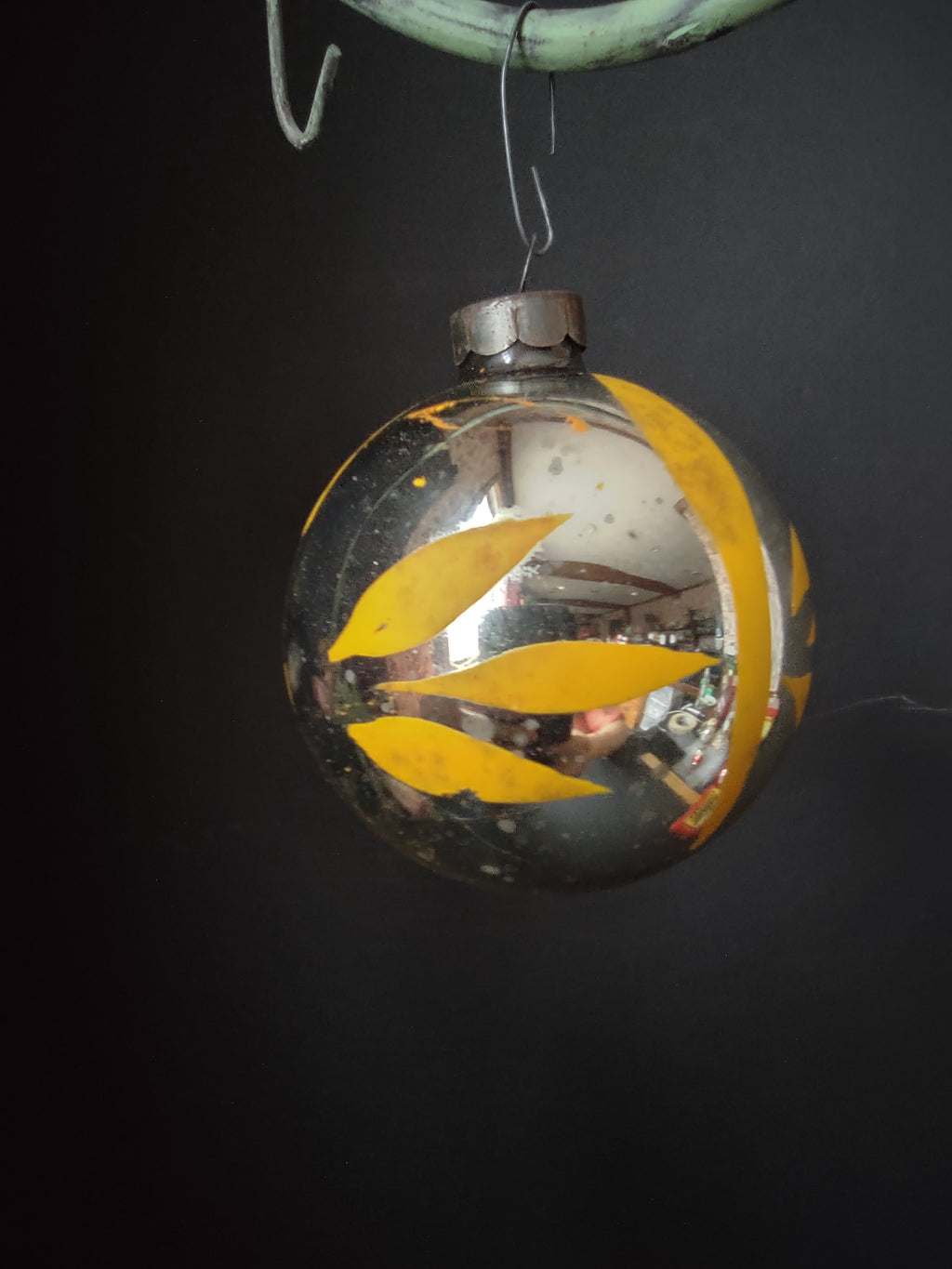 Vintage Silver Mirrored Christmas Ornament Premier Gold Leaf Design [8065n]