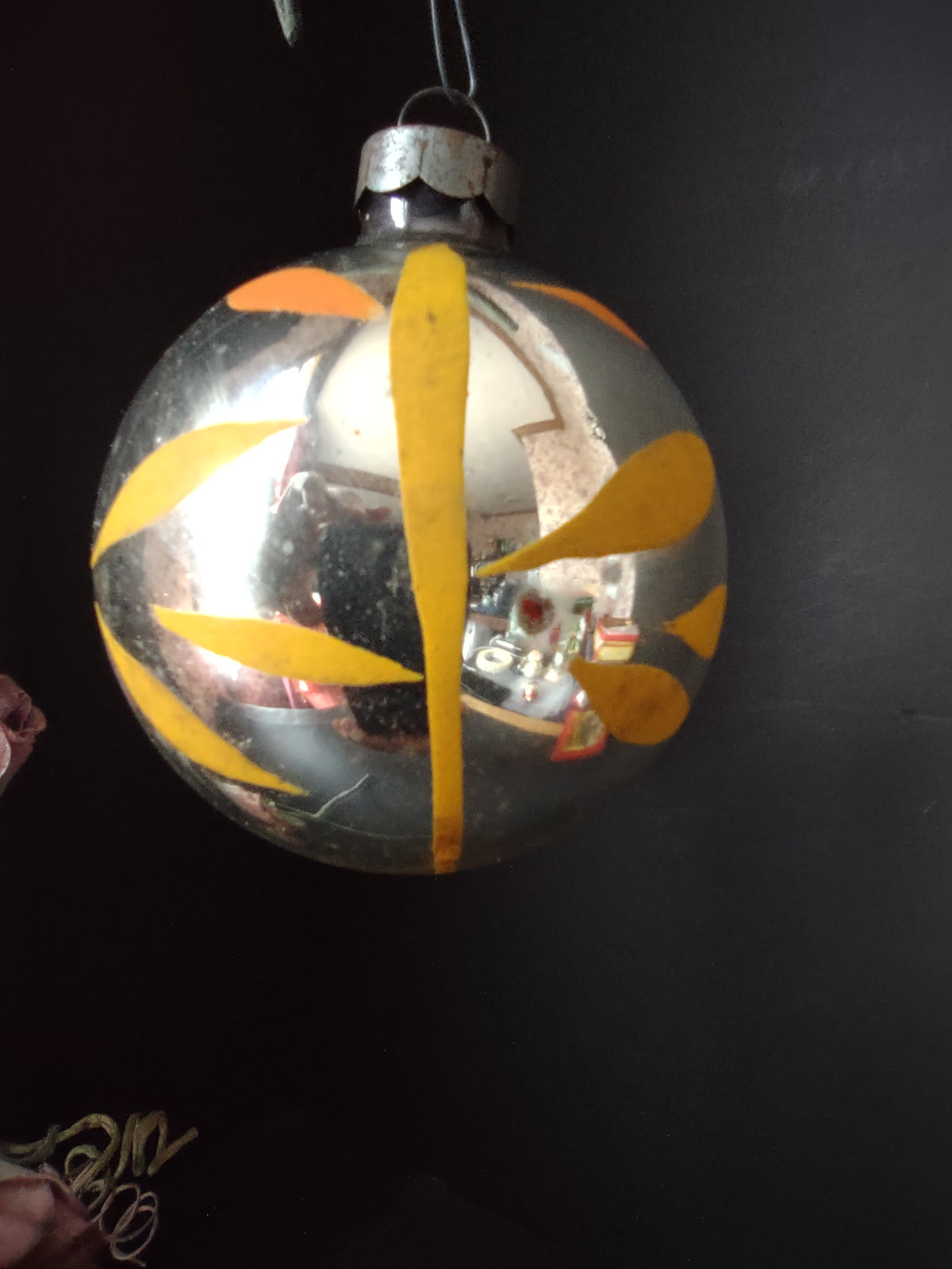 Vintage Silver Mirrored Christmas Ornament Premier Gold Leaf Design [8065n]