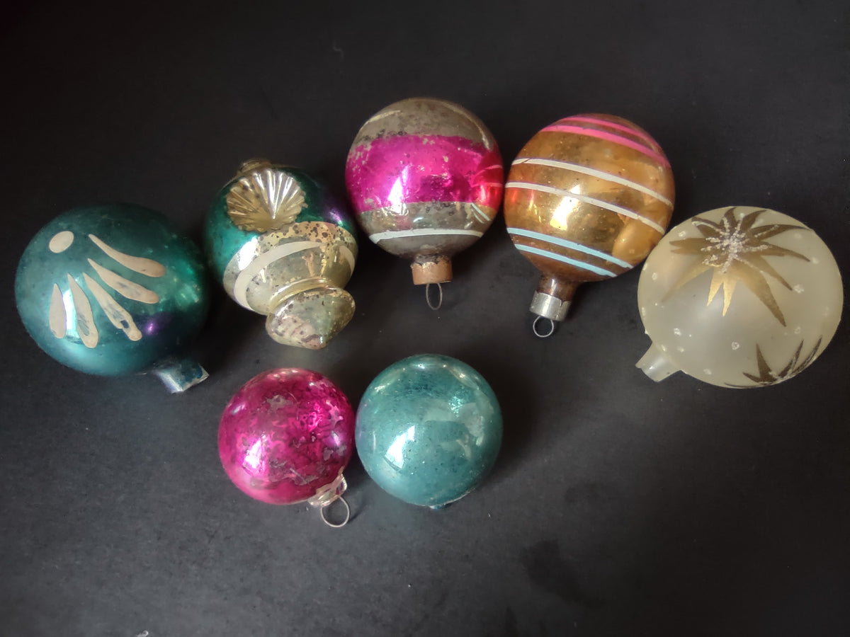 Vintage Christmas Ornaments Set of 7 Blue Pink Premier Shiny Brite Indent[8085]