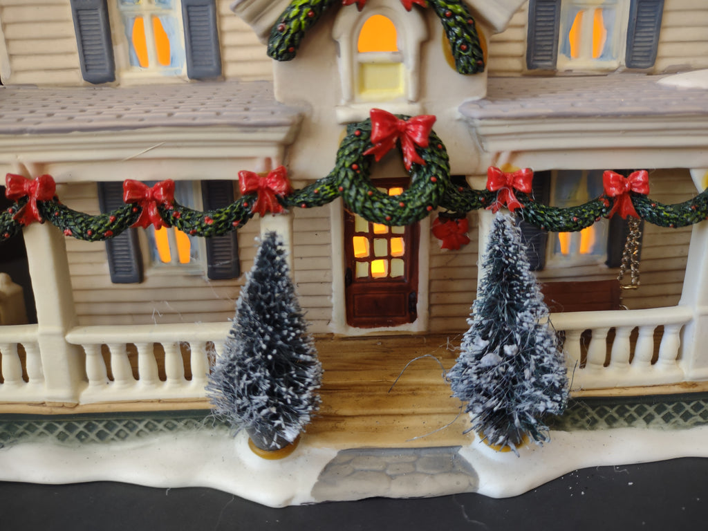 Vintage Heartland Valley Village Porcelain Lighted Christmas House  [8111n]