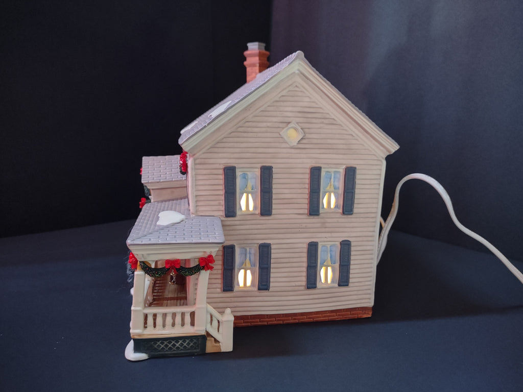 Vintage Heartland Valley Village Porcelain Lighted Christmas House  [8111n]