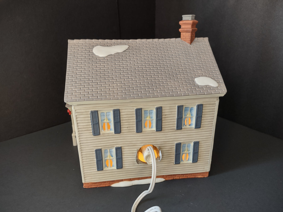 Vintage Heartland Valley Village Porcelain Lighted Christmas House  [8111n]