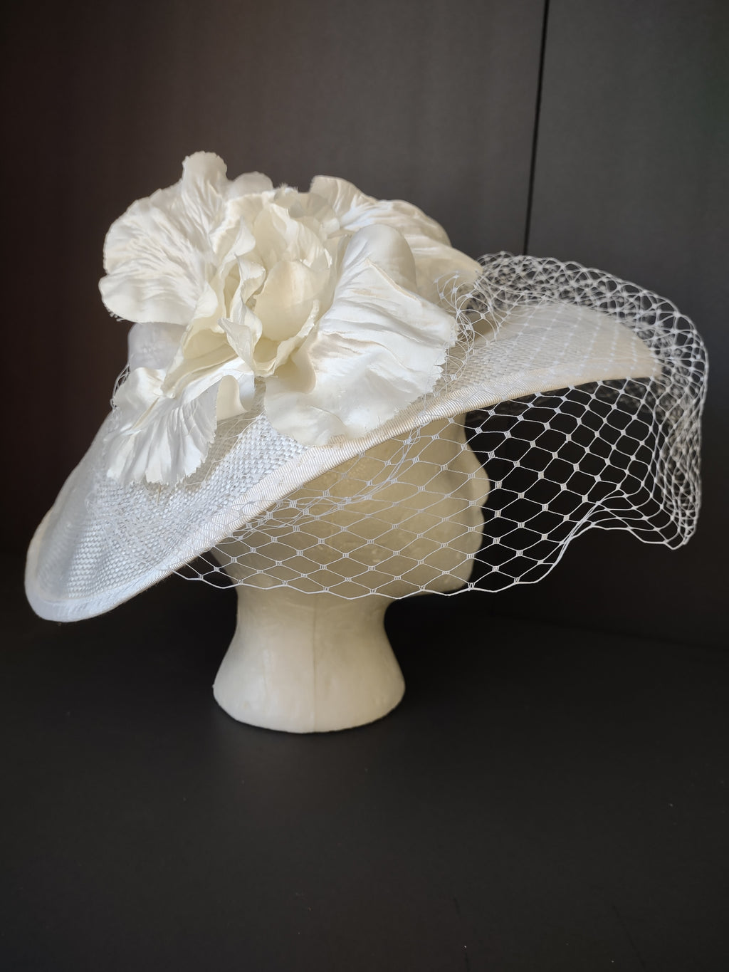 Vintage Georgi White Wide Brim Floral Hat with Net Veil Wedding Garden Party [8117n]