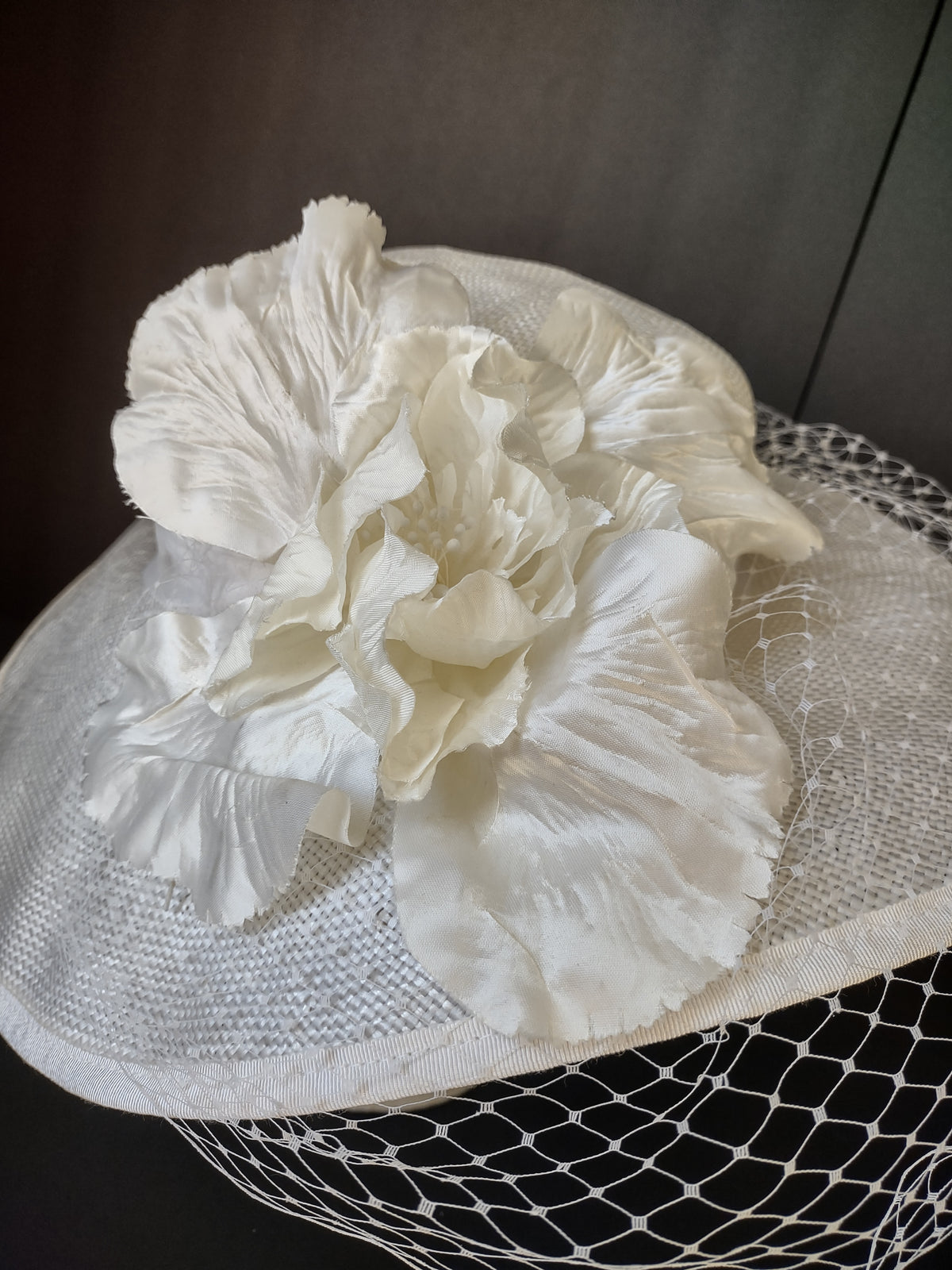 Vintage Georgi White Wide Brim Floral Hat with Net Veil Wedding Garden Party [8117n]