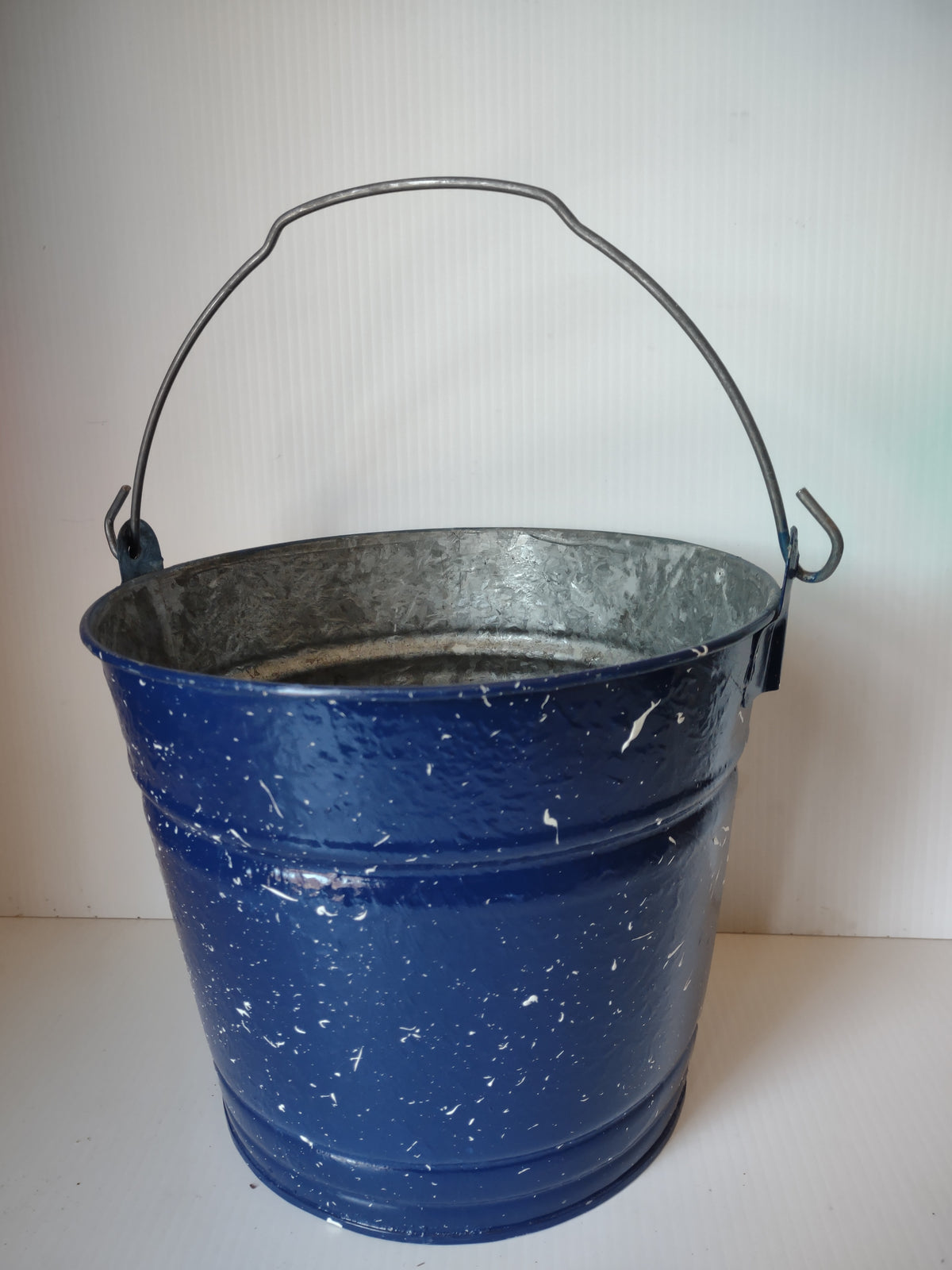 Vintage Christmas Blue Metal Pail Bucket Santa Snowman Teddy Bear [8125]