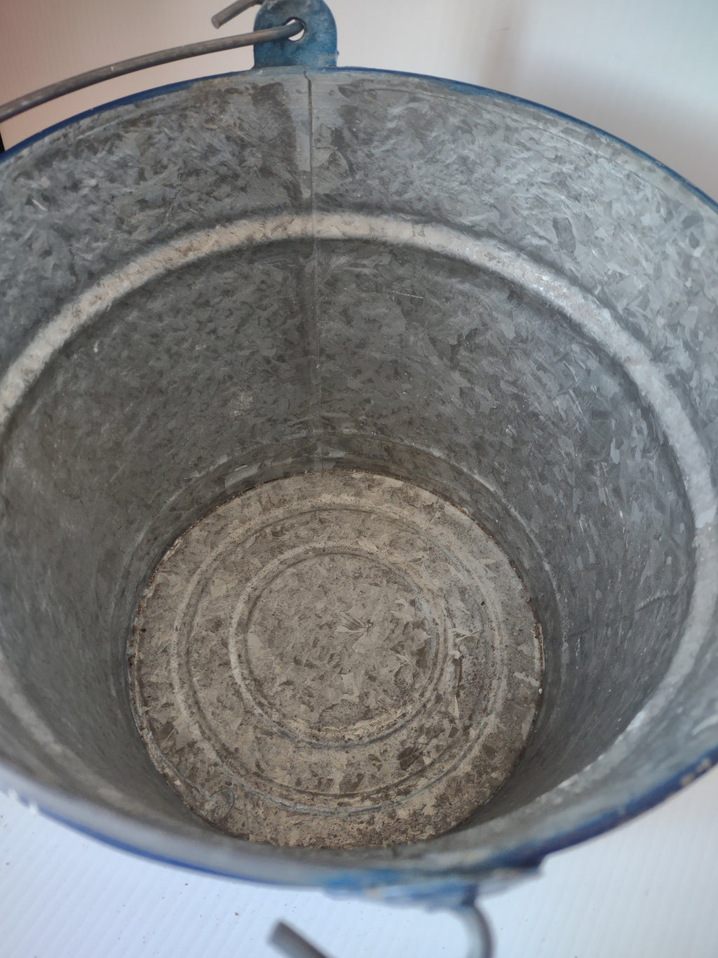 Vintage Christmas Blue Metal Pail Bucket Santa Snowman Teddy Bear [8125]