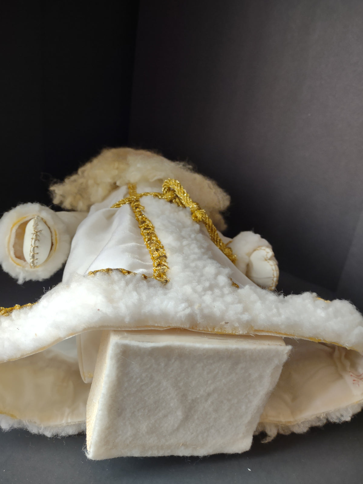 Vintage Santa Claus Figure White Faux Fur Gold Trim Blue Eyes Christmas 18" [8130n]