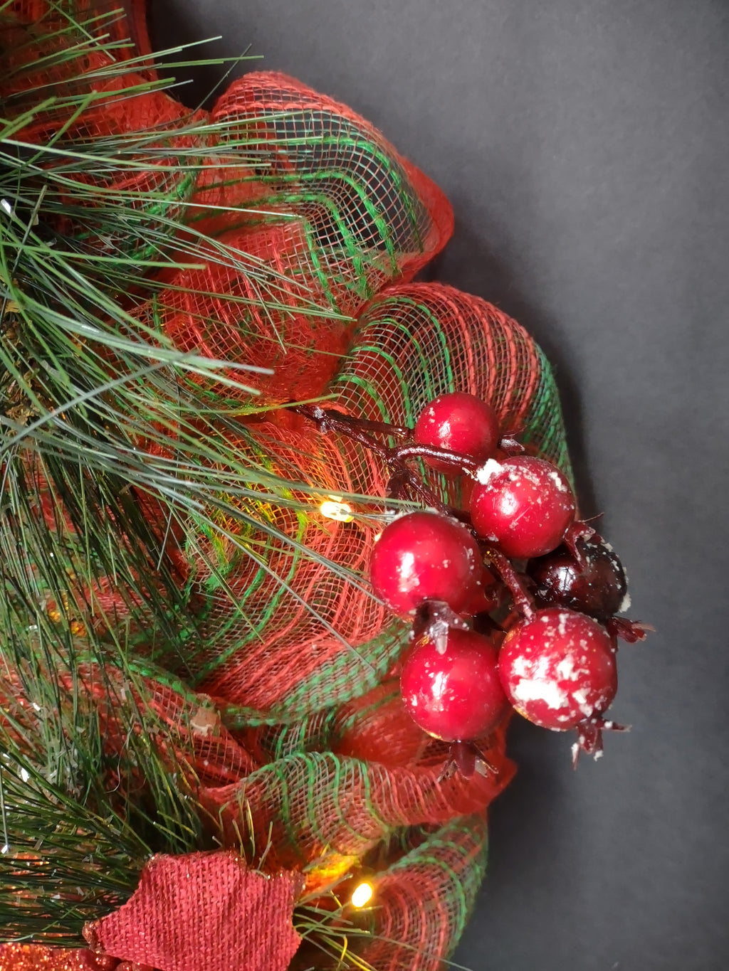 Vintage 22" LED Christmas Wreath Red Gold Mesh Ribbon Berries Green [8134n]