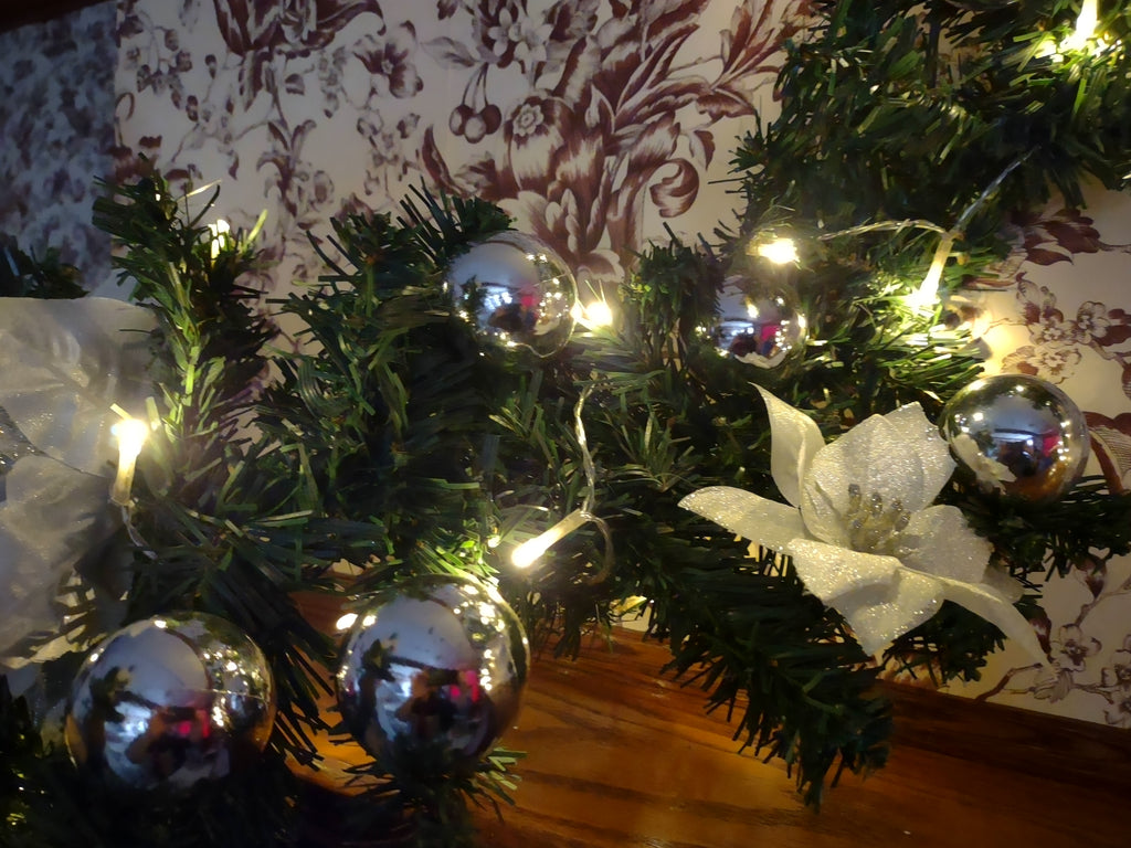 Vintage 8 Ft LED Christmas Garland Timer White Poinsettia Silver Ornaments [8136n]
