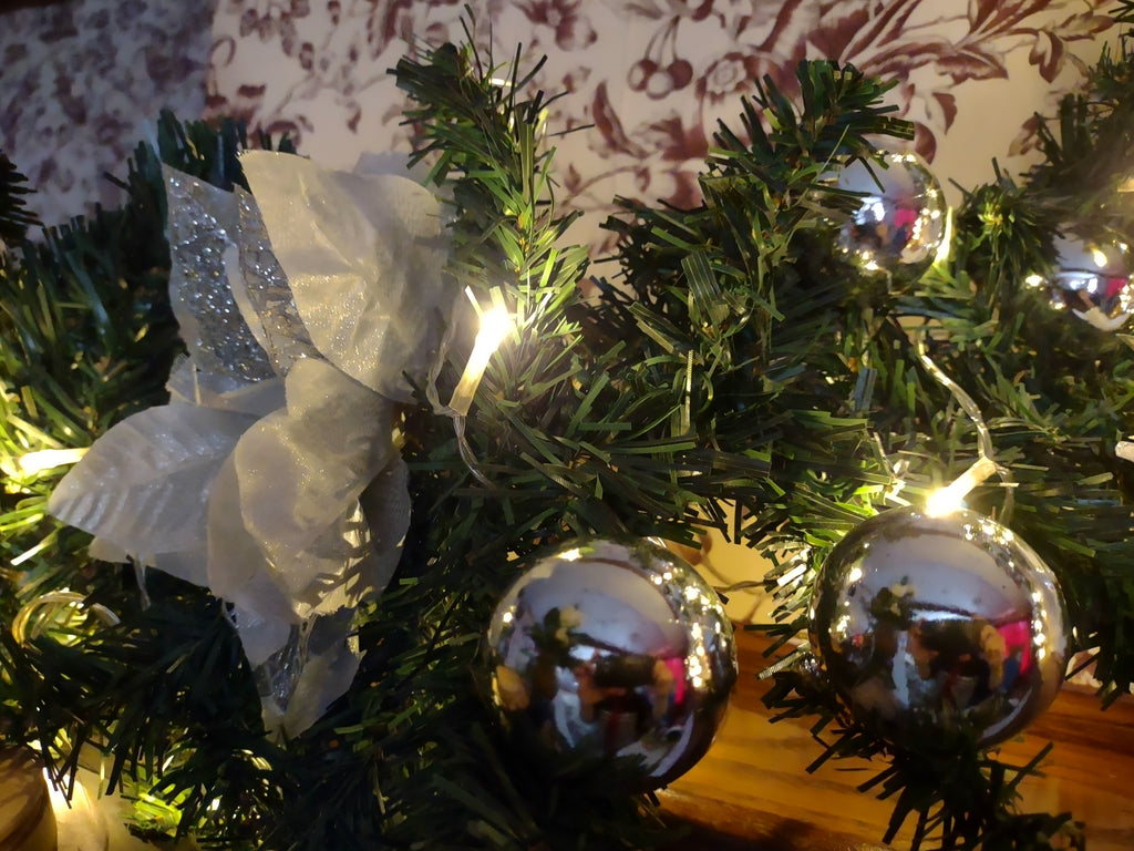 Vintage 8 Ft LED Christmas Garland Timer White Poinsettia Silver Ornaments [8136n]