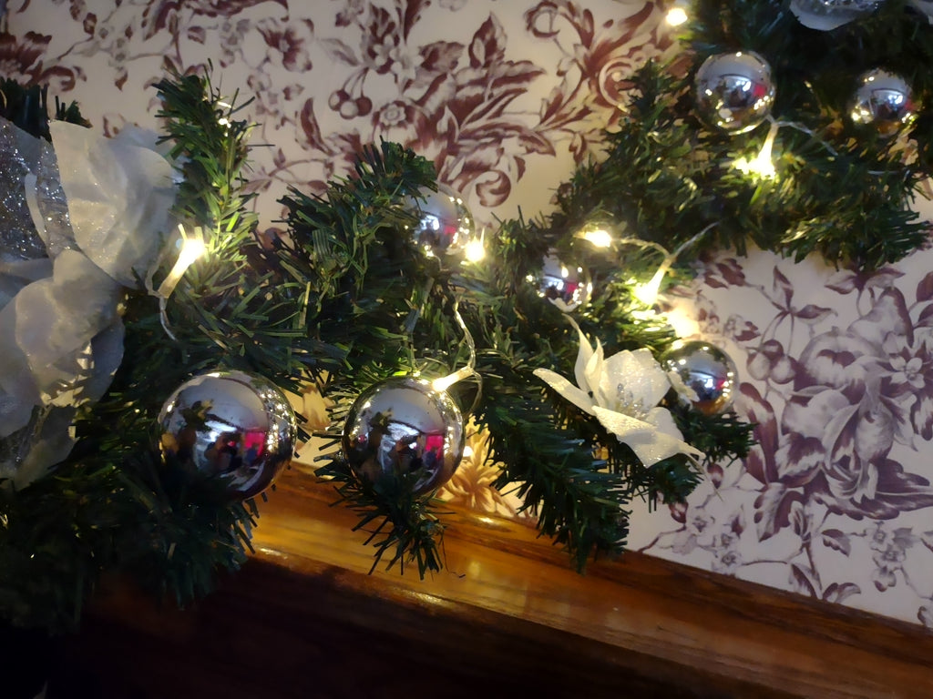Vintage 8 Ft LED Christmas Garland Timer White Poinsettia Silver Ornaments [8136n]