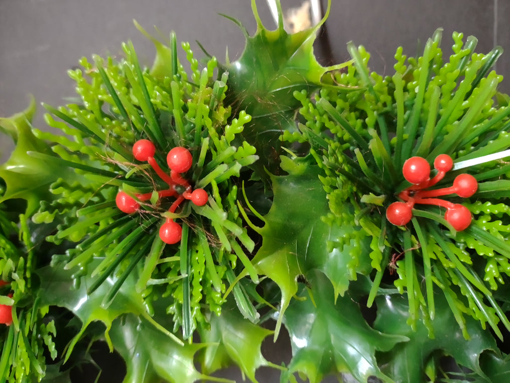 Vintage Brinns 12" Plastic Holly Christmas Wreath Red Berries Poinsettia [8137n]