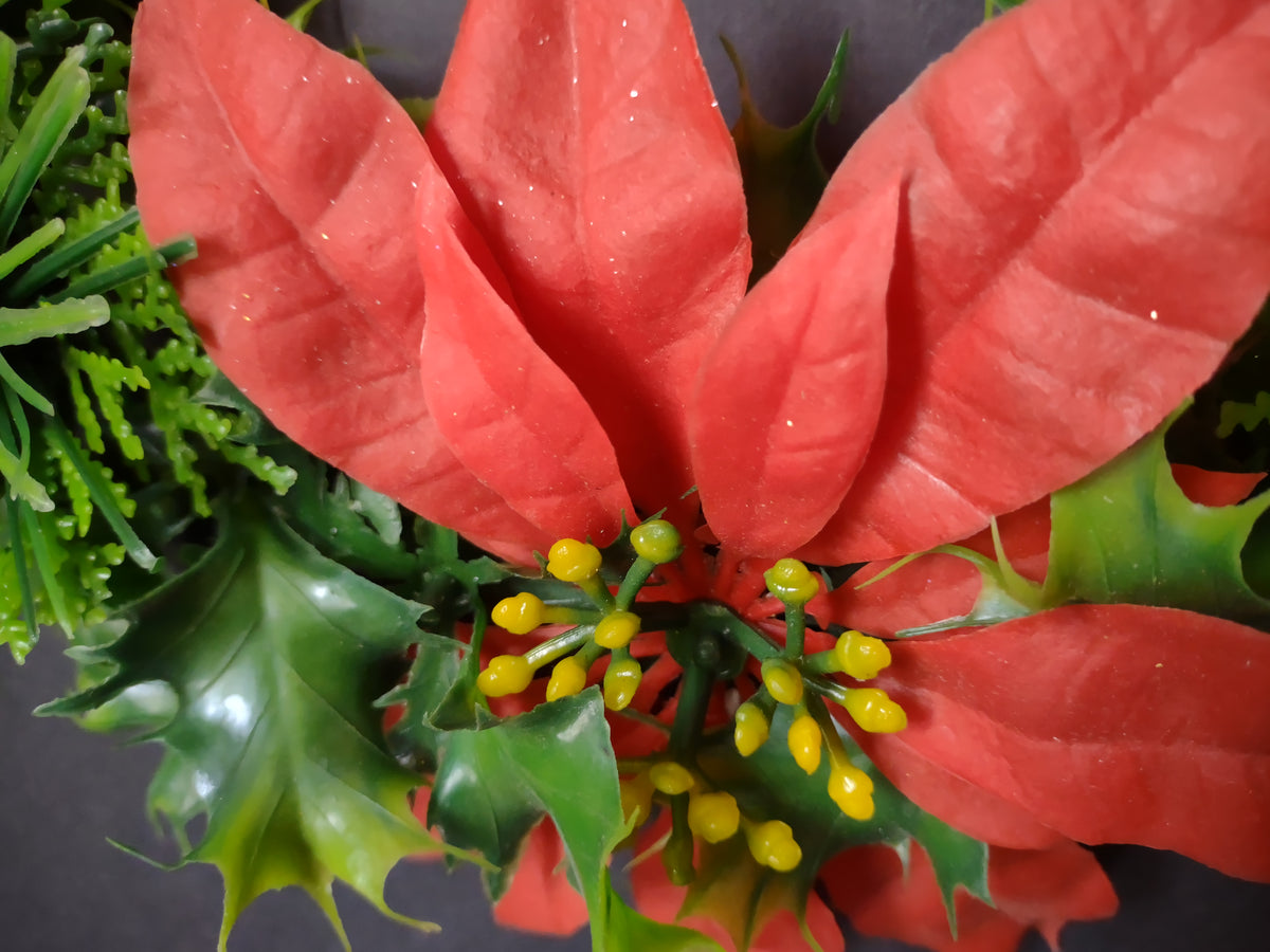 Vintage Brinns 12" Plastic Holly Christmas Wreath Red Berries Poinsettia [8137n]