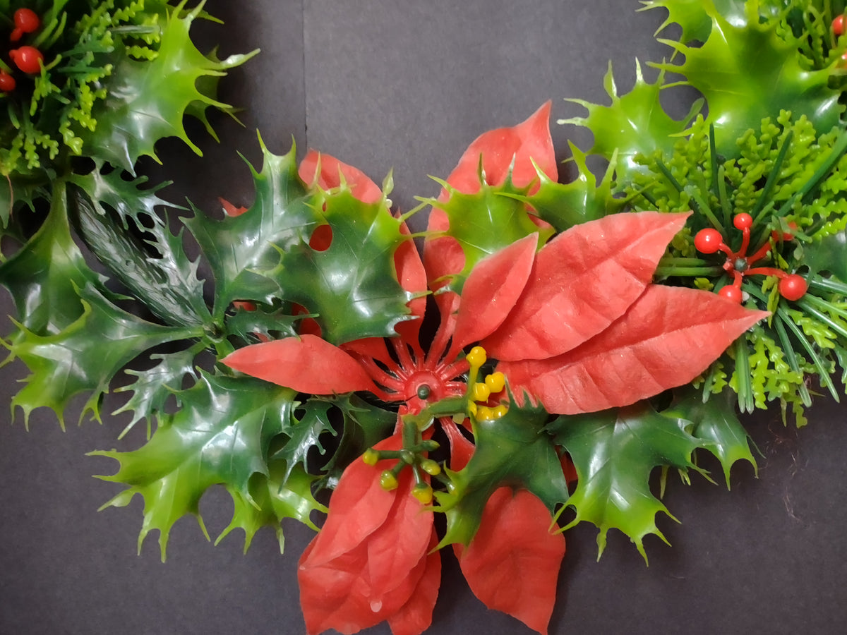 Vintage Brinns 12" Plastic Holly Christmas Wreath Red Poinsettia IMPERFECT [8138n]