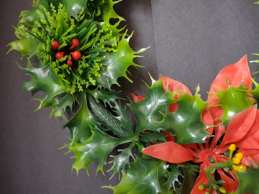 Vintage Brinns 12" Plastic Holly Christmas Wreath Red Poinsettia IMPERFECT [8138n]