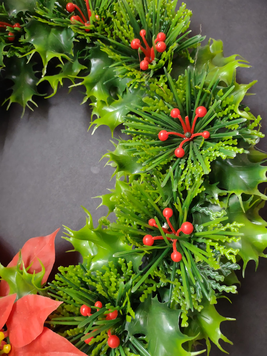 Vintage Brinns 12" Plastic Holly Christmas Wreath Red Poinsettia IMPERFECT [8138n]