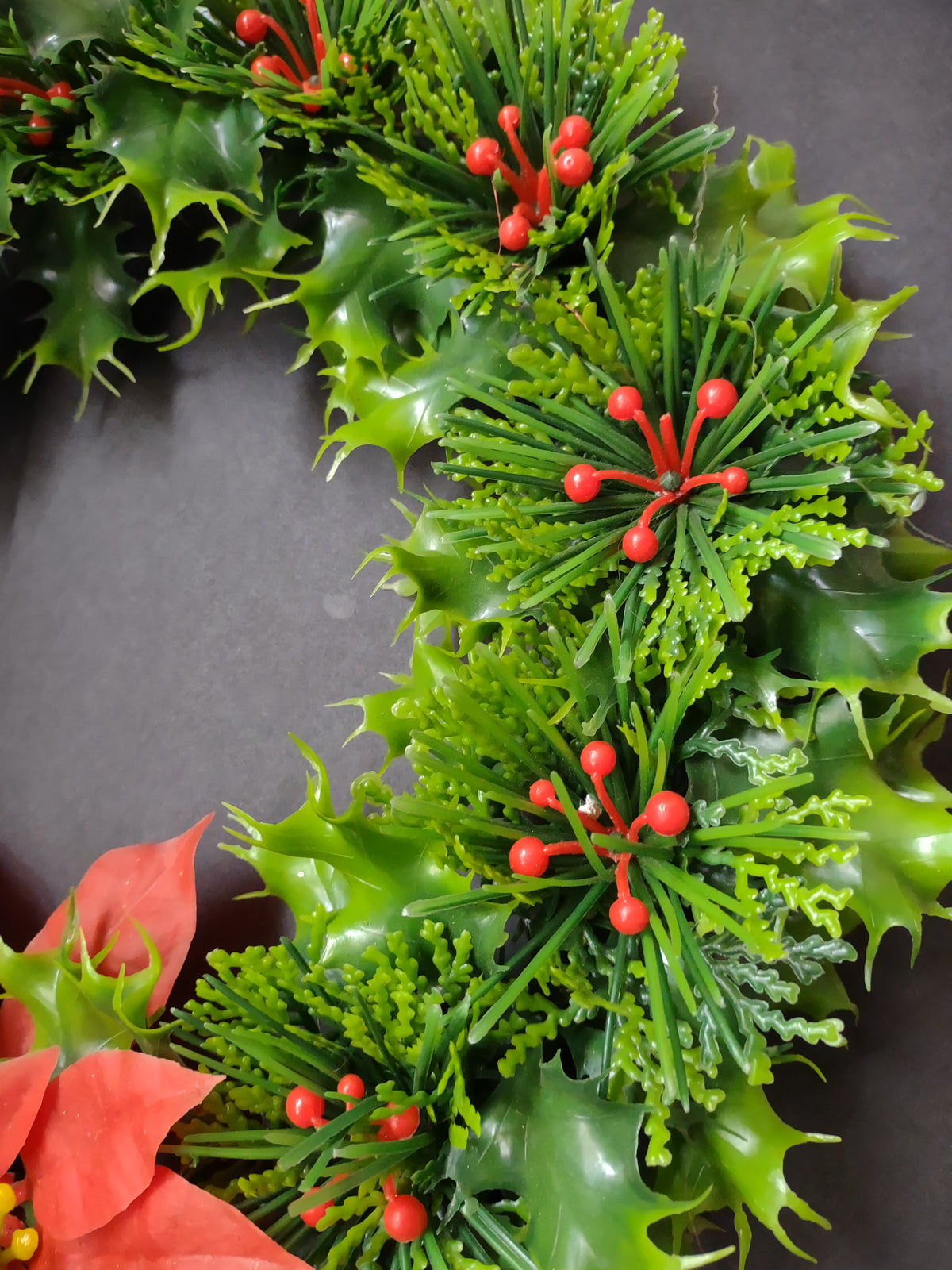 Vintage Brinns 12" Plastic Holly Christmas Wreath Red Poinsettia IMPERFECT [8138n]