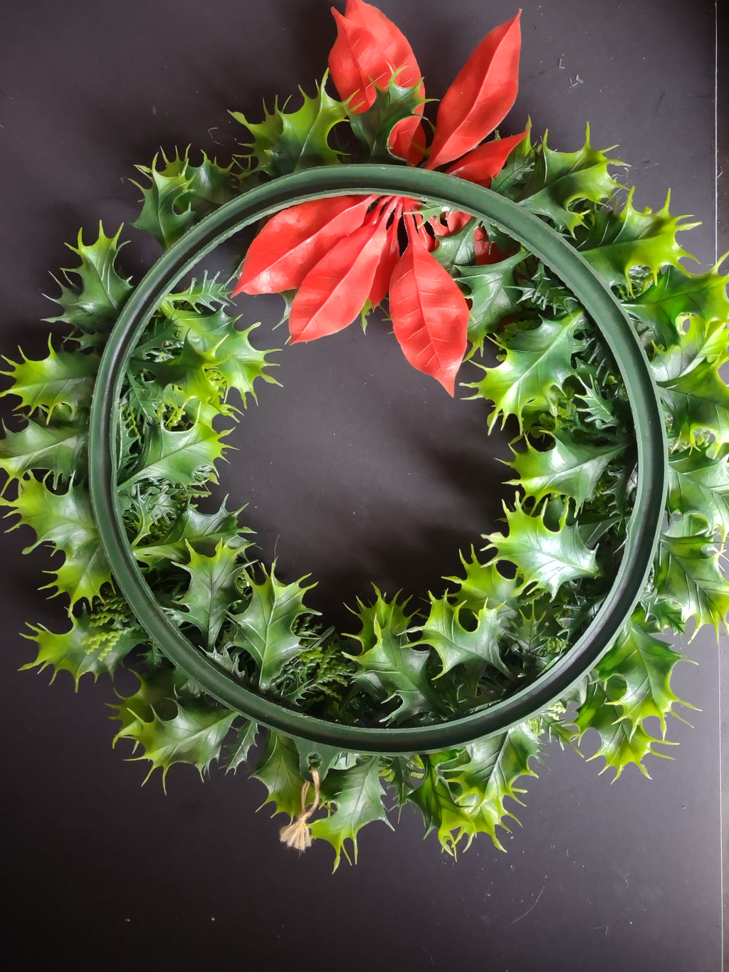 Vintage Brinns 12" Plastic Holly Christmas Wreath Red Poinsettia IMPERFECT [8138n]