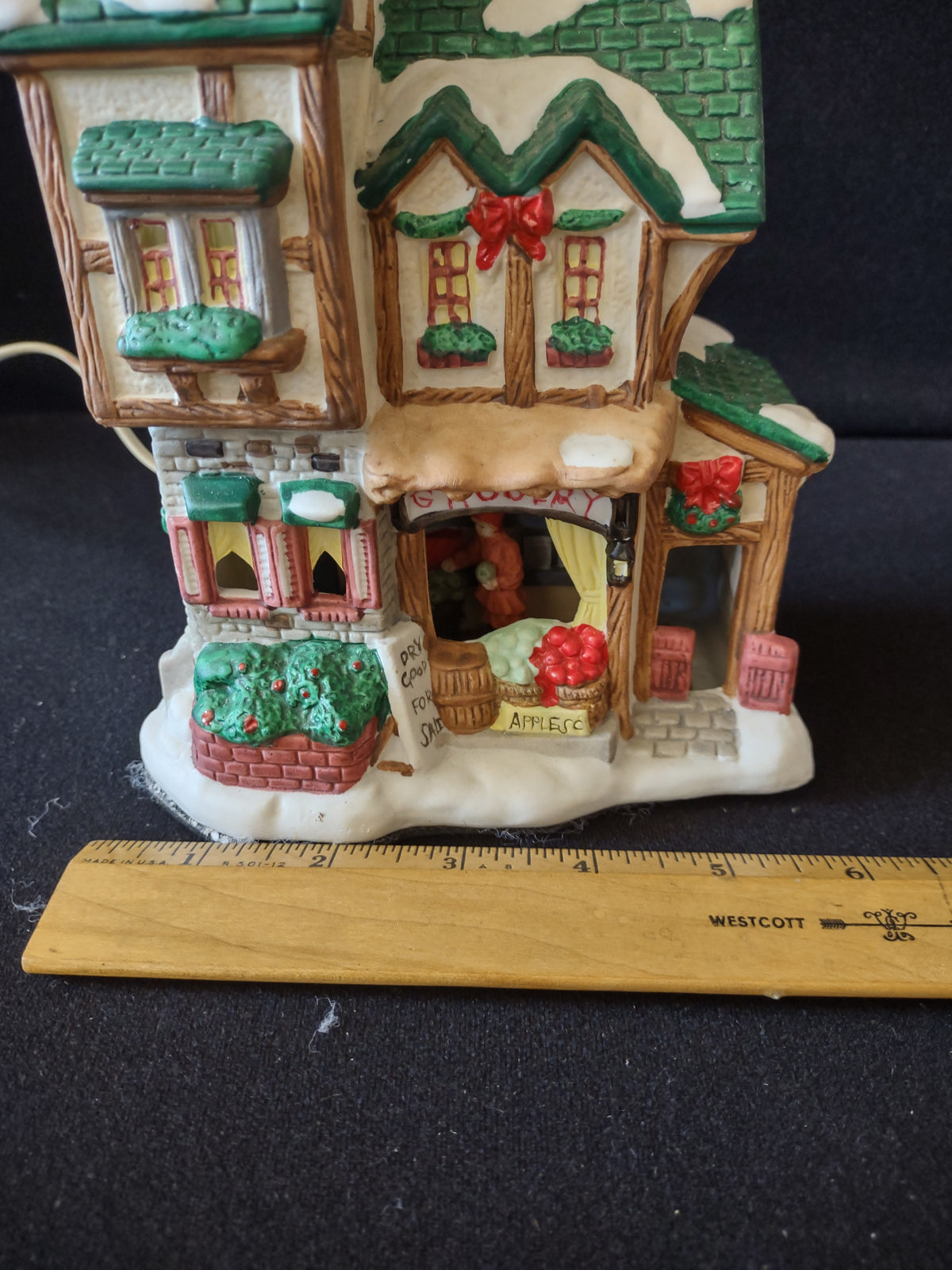 Vintage Lighted Christmas Village Grocery Store Green Roof Snow Building [8154n]